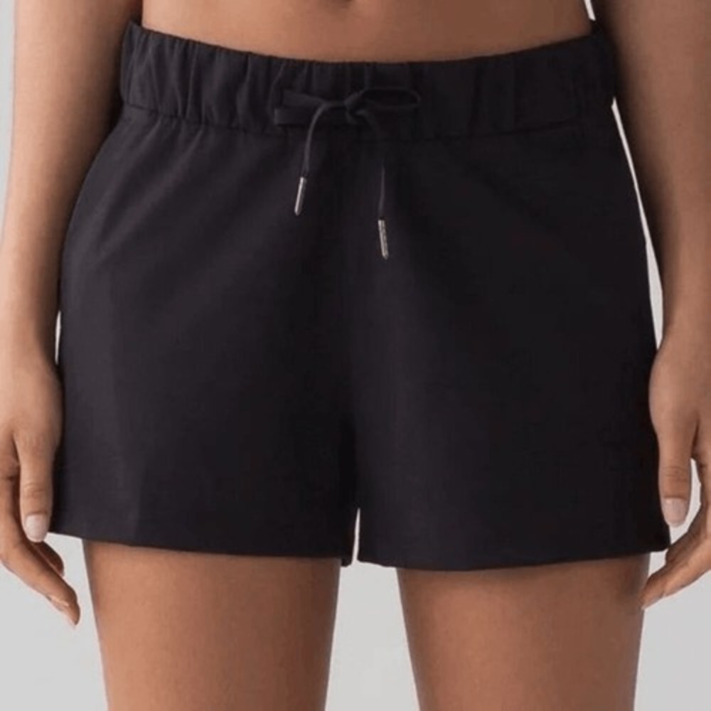 Lululemon On The Fly 2.5" Shorts Women 10 Black Luxtreme Drawstring Athletic Gym